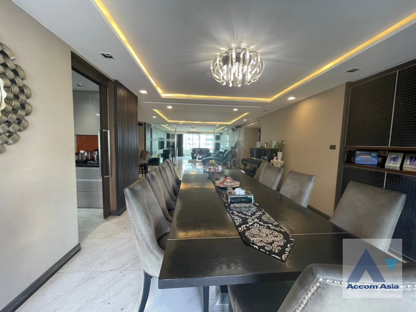  4 Bedrooms  Condominium For Sale in Sukhumvit, Bangkok  near BTS Asok (AA39709)