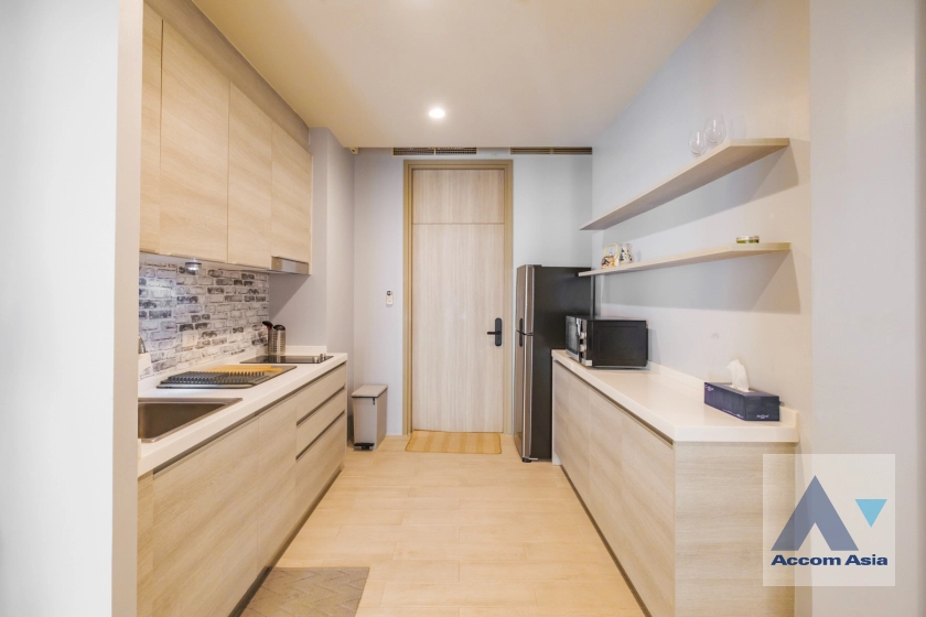  2 Bedrooms  Condominium For Rent in Ploenchit, Bangkok  near BTS Ploenchit (AA39714)