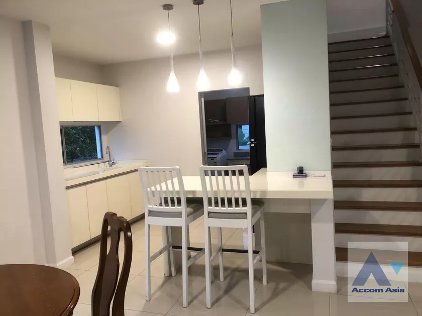 unit 3 Bedrooms  House For Rent in Pattanakarn, Bangkok  near ARL Ban Thap Chang (AA39718)