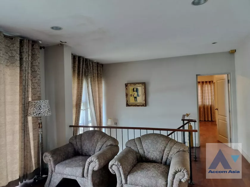 unit 4 Bedrooms  House For Sale in ,   (AA39722)