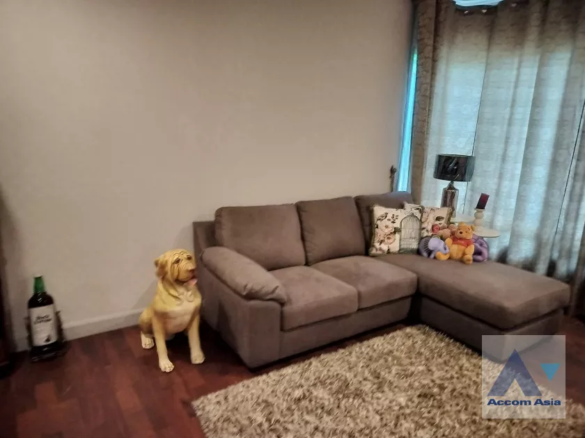 unit 4 Bedrooms  House For Sale in ,   (AA39722)