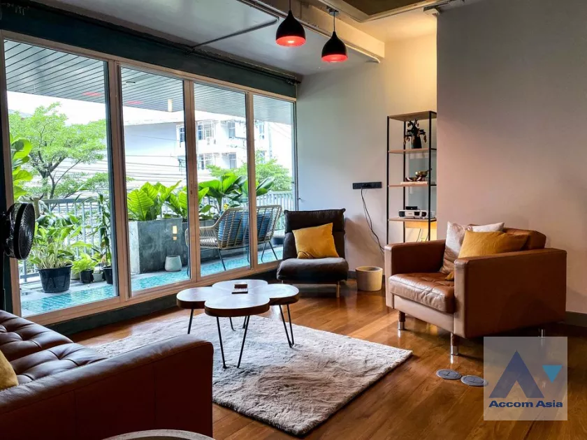  3 Bedrooms  Condominium For Sale in Sukhumvit, Bangkok  near BTS Asok - MRT Sukhumvit (AA39741)
