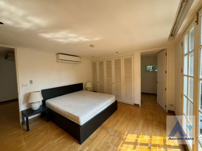 Pet friendly |  2 Bedrooms  Apartment For Rent in Sathorn, Bangkok  near MRT Khlong Toei (AA39743)