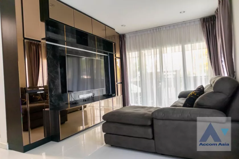  3 Bedrooms  House For Rent in Pattanakarn, Bangkok  (AA39747)