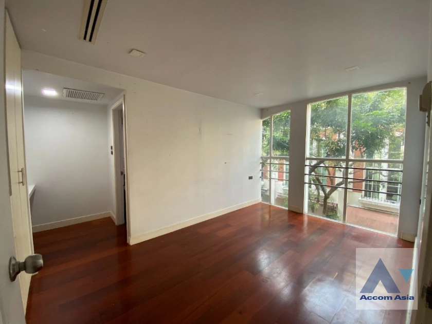Home Office, Pet friendly |  4 Bedrooms  House For Rent in Sukhumvit, Bangkok  near BTS Thong Lo (AA39753)