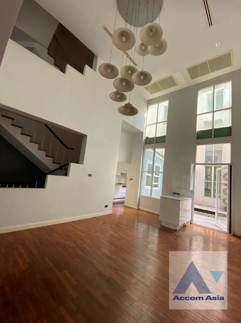 Home Office, Pet friendly |  Baan Klang Krung Thonglor House  4 Bedroom for Sale & Rent BTS Thong Lo in Sukhumvit Bangkok