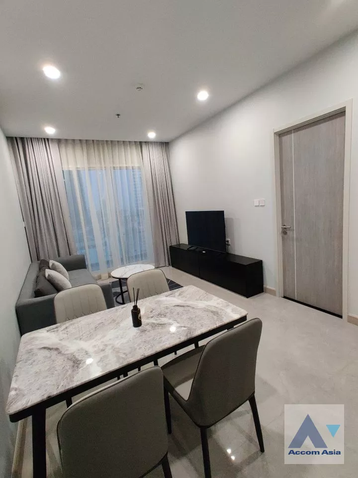  1 Bedroom  Condominium For Rent in Silom, Bangkok  near MRT Sam Yan (AA39767)