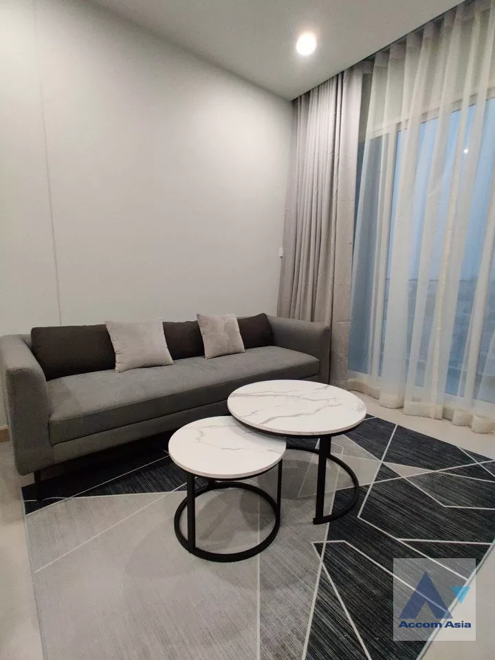  1 Bedroom  Condominium For Rent in Silom, Bangkok  near MRT Sam Yan (AA39767)