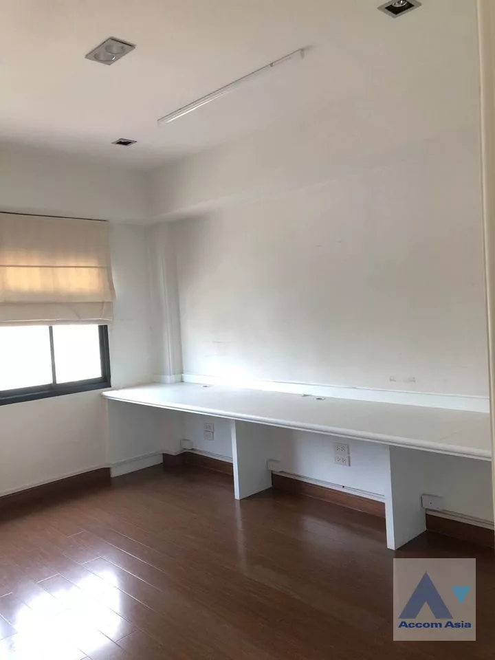 6  4 br Townhouse for rent and sale in silom ,Bangkok BTS Chong Nonsi AA39769