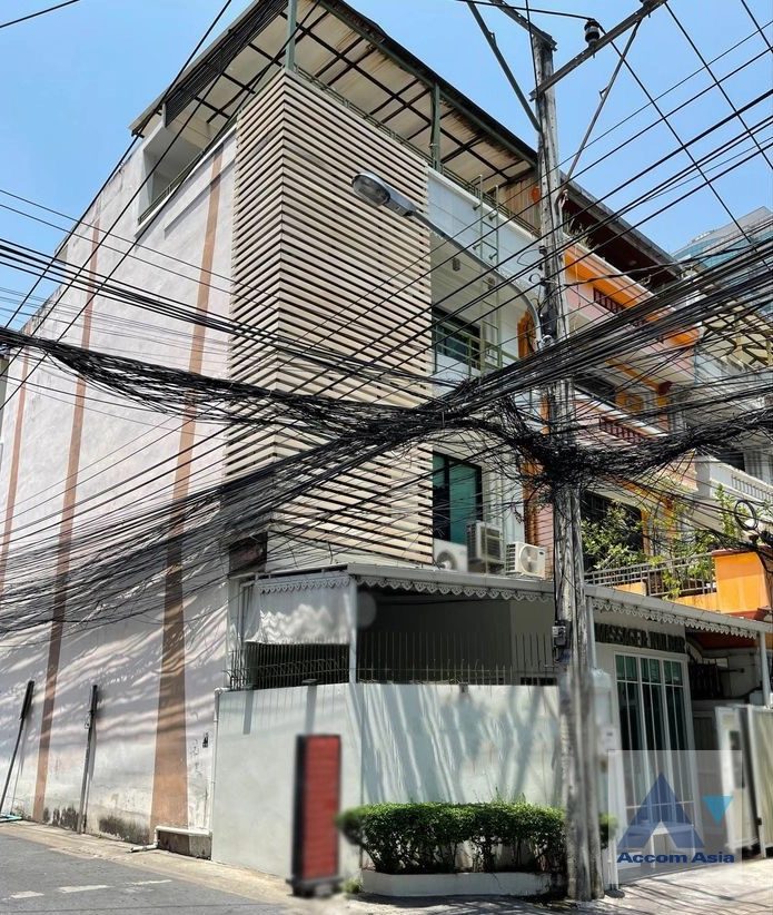  2  4 br Townhouse for rent and sale in Silom ,Bangkok BTS Chong Nonsi AA39769