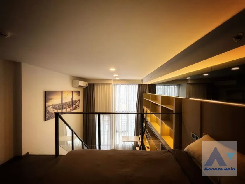 Duplex Condo |  1 Bedroom  Condominium For Rent in Silom, Bangkok  (AA39773)