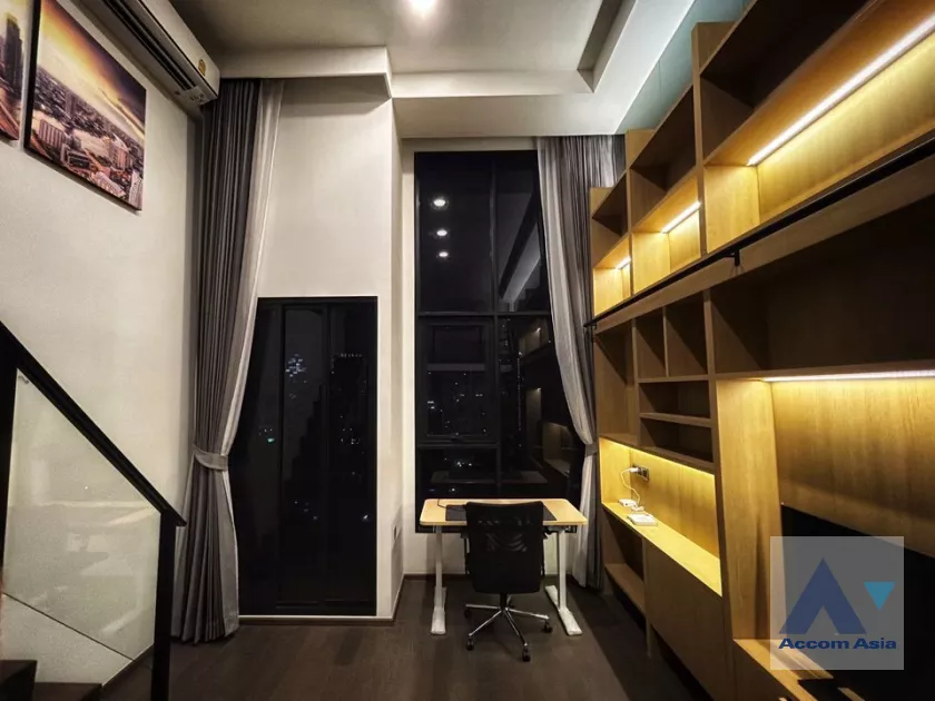 Duplex Condo |  1 Bedroom  Condominium For Rent in Silom, Bangkok  (AA39773)
