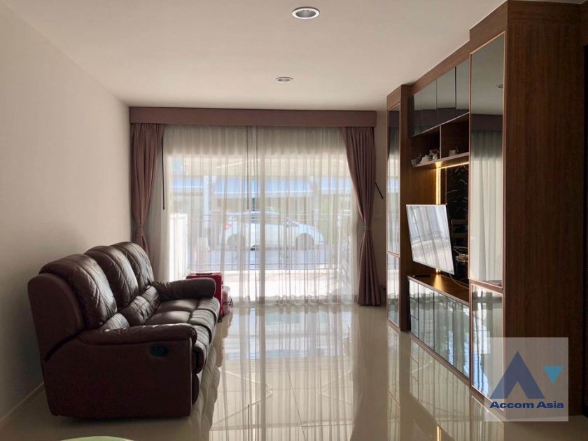 unit 3 Bedrooms  House For Rent in Pattanakarn, Bangkok  near BTS On Nut (AA39786)
