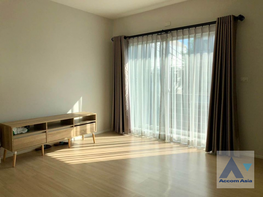 unit 3 Bedrooms  House For Rent in Pattanakarn, Bangkok  near BTS On Nut (AA39786)