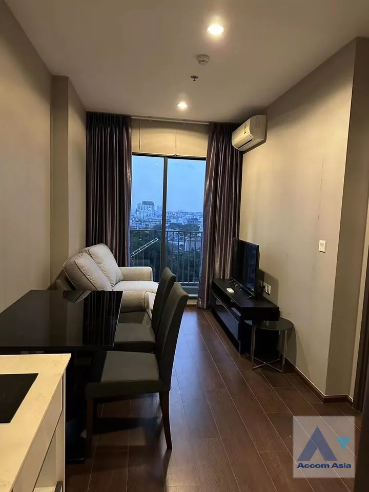  1 Bedroom  Condominium For Sale in Sukhumvit, Bangkok  near BTS Ekkamai (AA39787)
