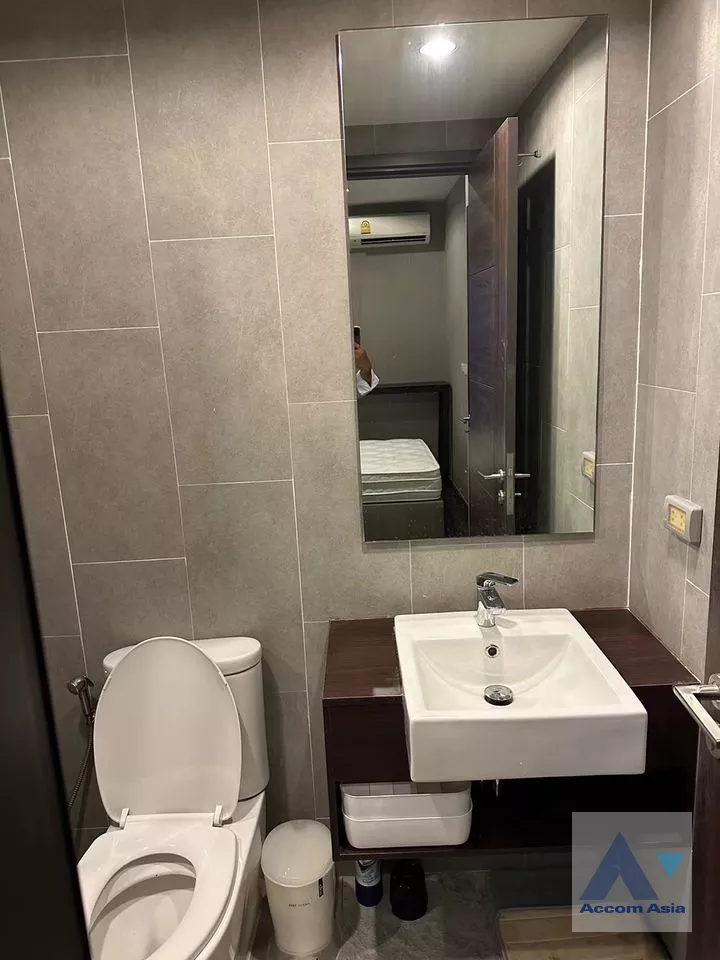 unit 1 Bedroom  Condominium For Sale in Sukhumvit, Bangkok  near BTS Ekkamai (AA39787)