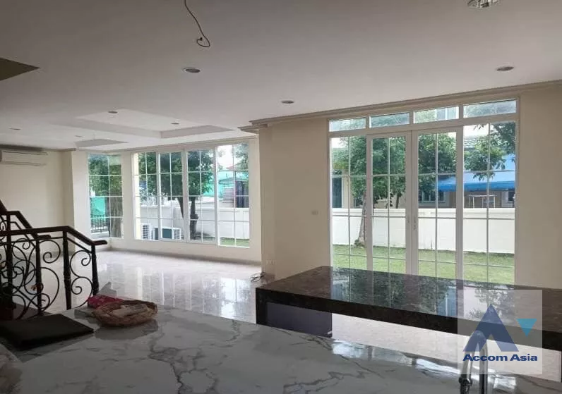  5 Bedrooms  House For Sale in Pattanakarn, Bangkok  (AA39791)