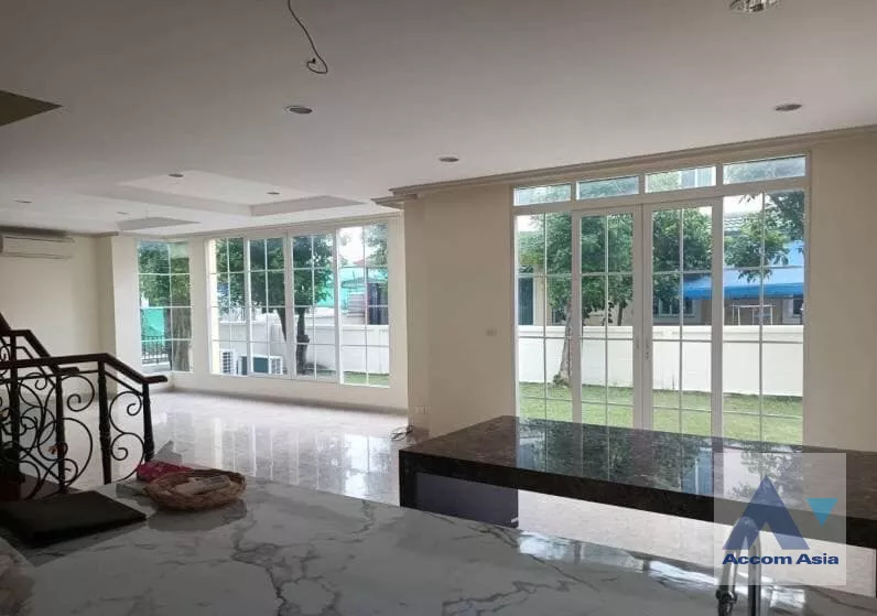 unit 5 Bedrooms  House For Sale in Pattanakarn, Bangkok  (AA39791)
