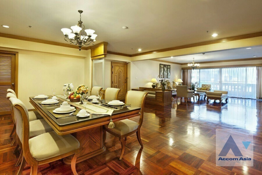 unit 3 Bedrooms  Apartment For Rent in Sukhumvit, Bangkok  near BTS Phrom Phong (AA39792)