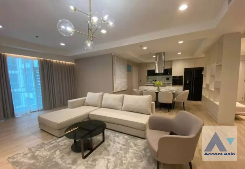  3 Bedrooms  Condominium For Rent in Sukhumvit, Bangkok  near BTS Ekkamai (AA39804)