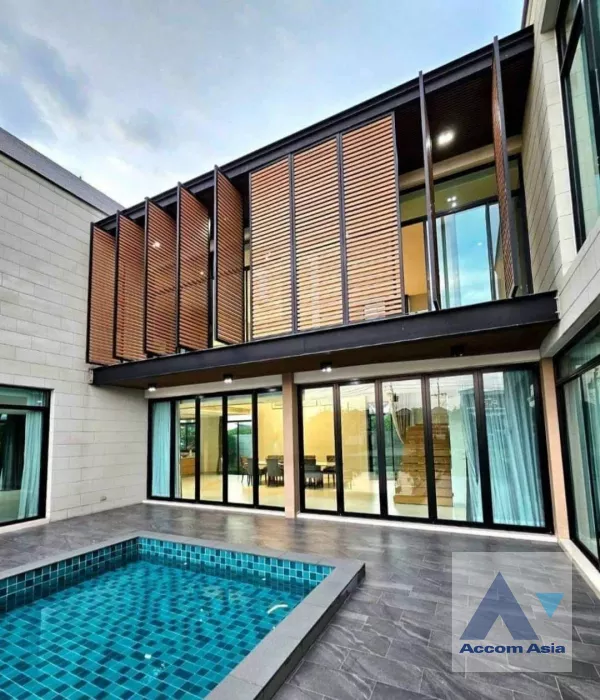 Private Swimming Pool |  3 Bedrooms  House For Sale in Latkrabang, Bangkok  (AA39812)