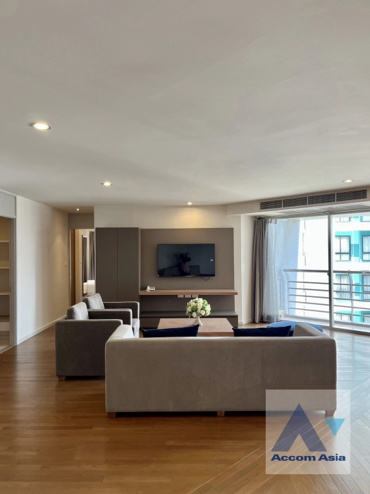  1  4 br Apartment for rent and sale in Sathorn ,Bangkok BRT Thanon Chan at Family-Friendly Serviced Apartment with Big Green Spaces AA39817
