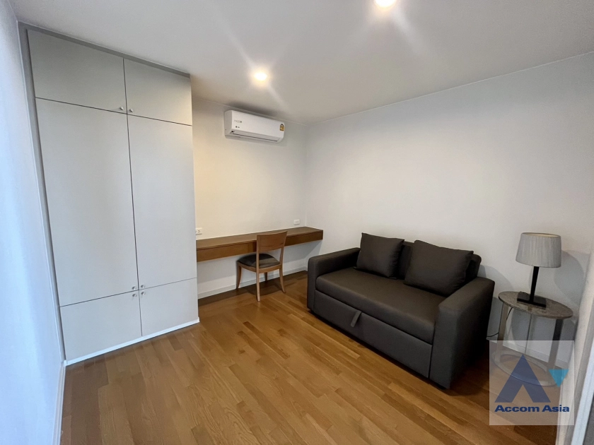 8  4 br Apartment for rent and sale in Sathorn ,Bangkok BRT Thanon Chan at Family-Friendly Serviced Apartment with Big Green Spaces AA39817