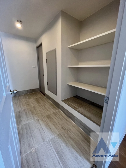 16  4 br Apartment for rent and sale in Sathorn ,Bangkok BRT Thanon Chan at Family-Friendly Serviced Apartment with Big Green Spaces AA39817