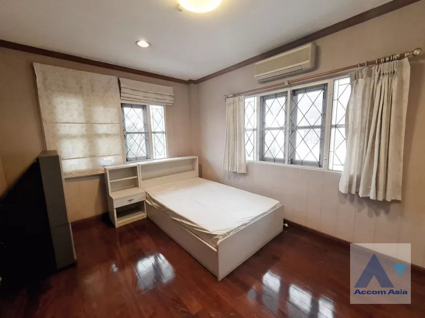 18  5 br House For Rent in ratchadapisek ,Bangkok  AA39826