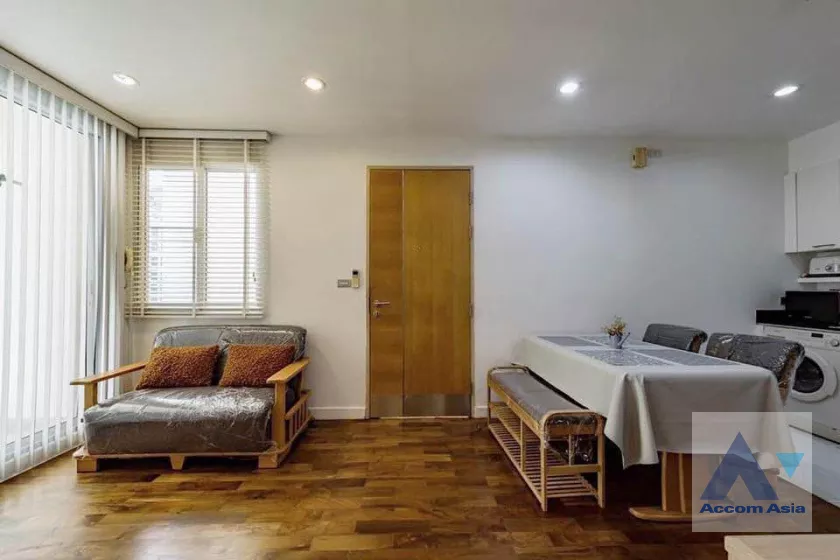 unit 1 Bedroom  Condominium For Rent in Silom, Bangkok  near BTS Surasak (AA39828)