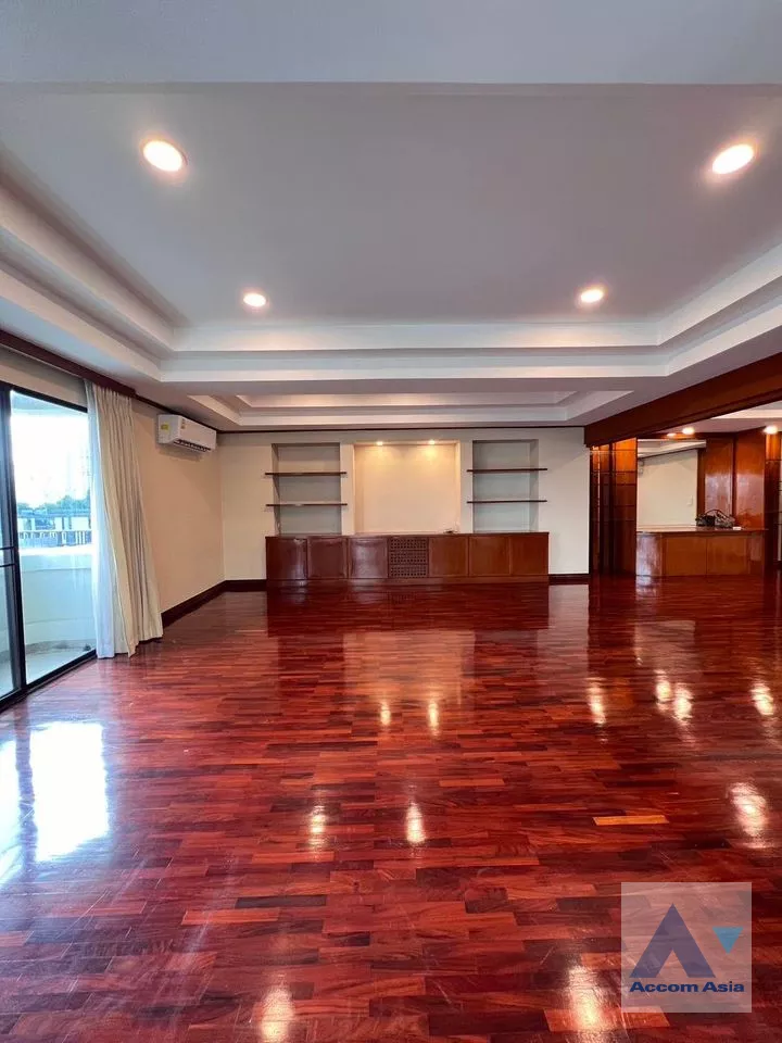  4 Bedrooms  Condominium For Sale in Sukhumvit, Bangkok  near BTS Phrom Phong (AA39829)