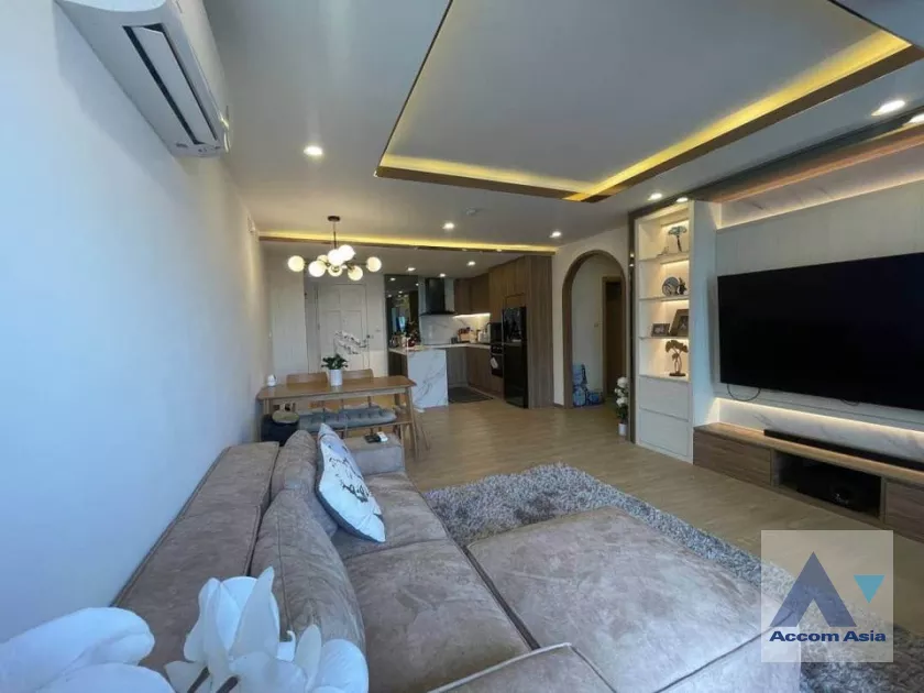  3 Bedrooms  Condominium For Sale in Sathorn, Bangkok  near MRT Lumphini (AA39833)