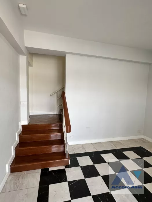 19  3 br Townhouse for rent and sale in Sukhumvit ,Bangkok BTS Asok - MRT Sukhumvit at Kiarti Thanee City AA39844