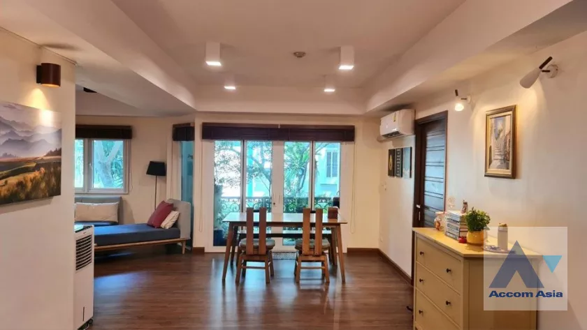 Ground Floor |  3 Bedrooms  Condominium For Sale in Ratchadapisek, Bangkok  near MRT Phetchaburi (AA39846)