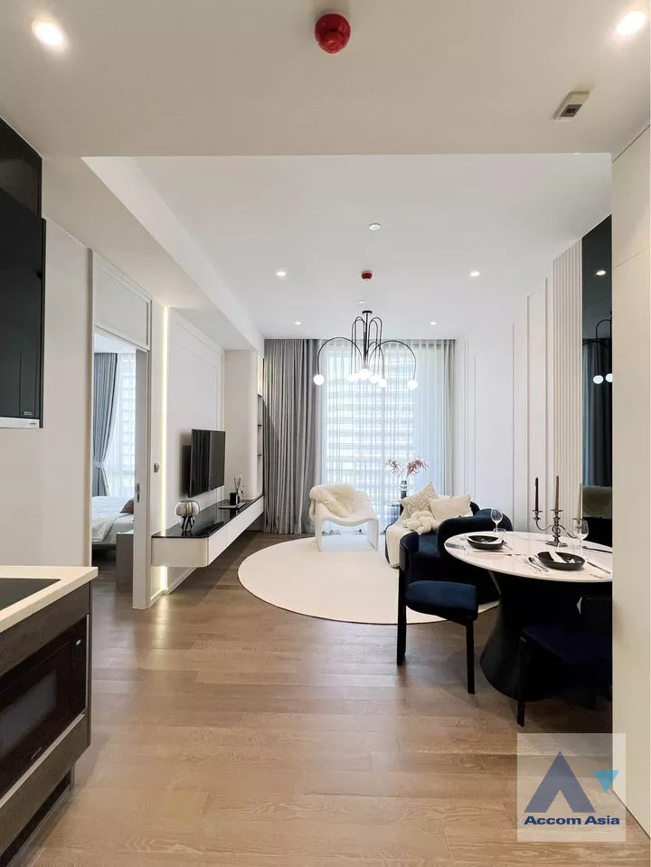 unit 1 Bedroom  Condominium For Rent in Ploenchit, Bangkok  near BTS Ploenchit (AA39857)