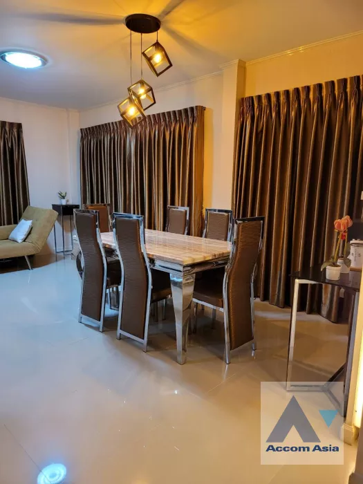  4 Bedrooms  House For Rent in Pattanakarn, Bangkok  (AA39862)