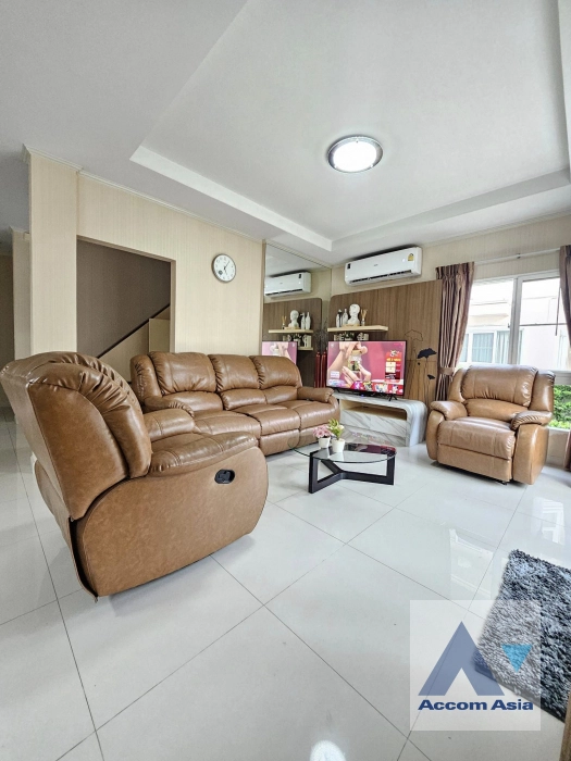 unit 4 Bedrooms  House For Rent in Pattanakarn, Bangkok  (AA39862)