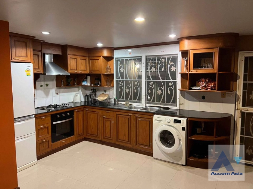 12  3 br Townhouse for rent and sale in Sukhumvit ,Bangkok BTS Punnawithi AA39864