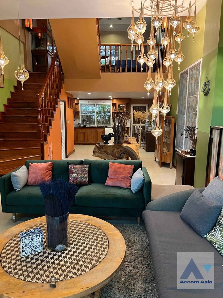  1  3 br Townhouse for rent and sale in Sukhumvit ,Bangkok BTS Punnawithi AA39864