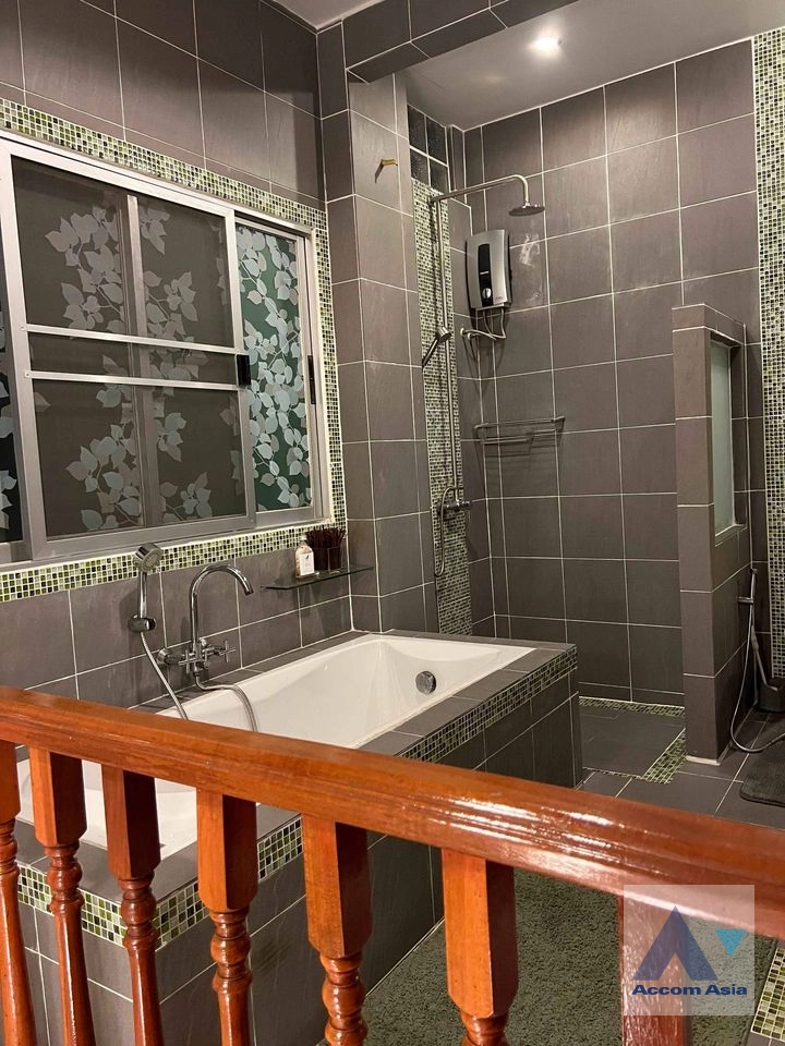 28  3 br Townhouse for rent and sale in Sukhumvit ,Bangkok BTS Punnawithi AA39864