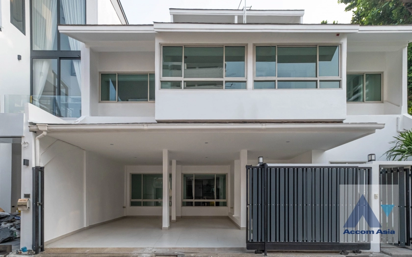  2  4 br House For Sale in Sukhumvit ,Bangkok BTS Asok AA39878