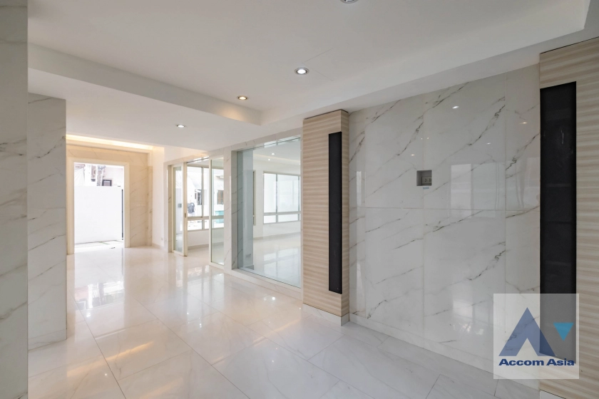 7  4 br House For Sale in Sukhumvit ,Bangkok BTS Asok AA39878