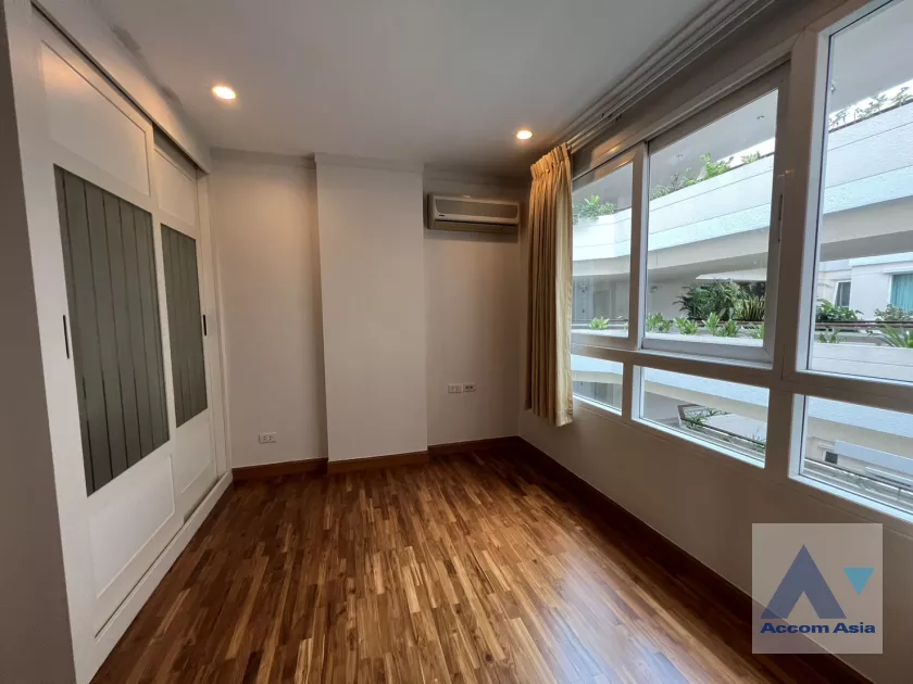  2 Bedrooms  Condominium For Sale in Sathorn, Bangkok  near BRT Thanon Chan (AA39887)