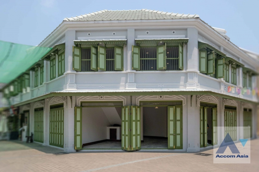  Chumchon Luenrit Townhouse  3 Bedroom for Rent   in Silom Bangkok