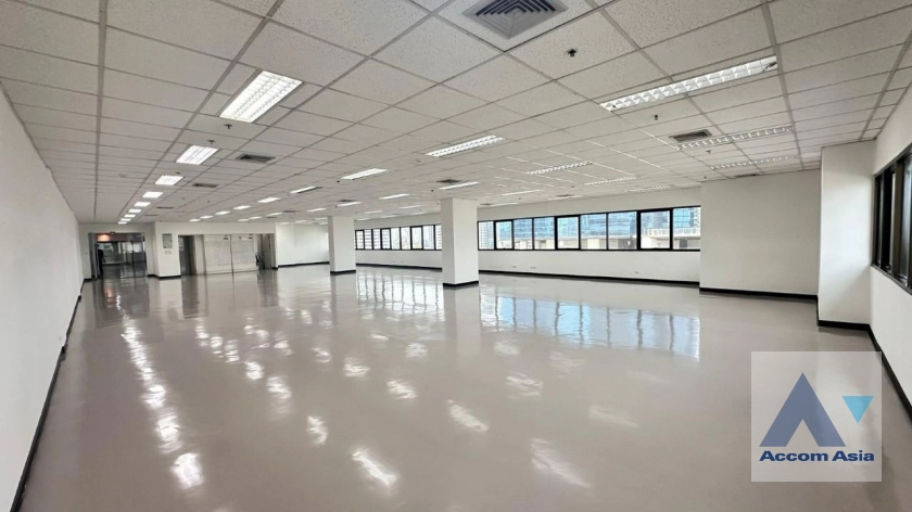 5  Office Space For Rent in Sukhumvit ,Bangkok BTS Ekkamai at Sorachai Building AA39895