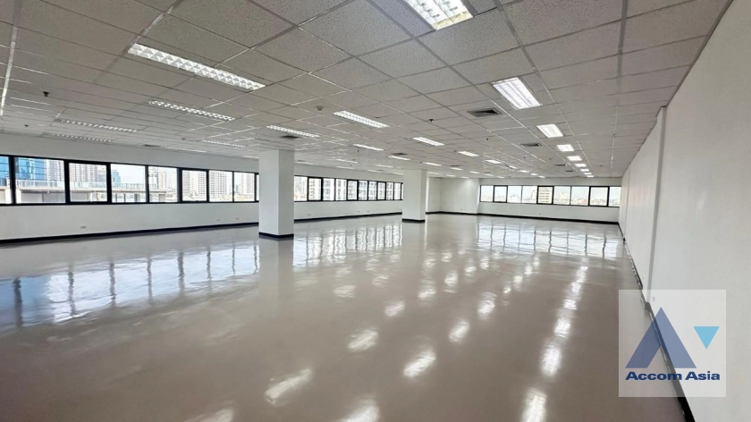 unit Office space For Rent in Sukhumvit, Bangkok  near BTS Ekkamai (AA39895)
