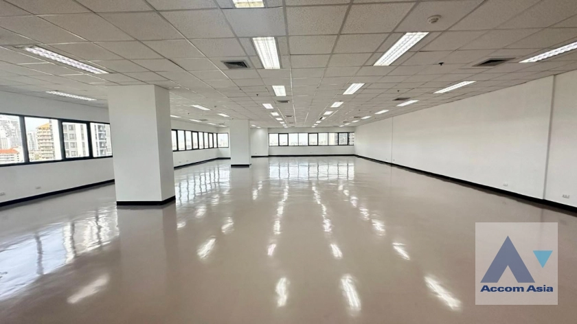 unit Office space For Rent in Sukhumvit, Bangkok  near BTS Ekkamai (AA39895)