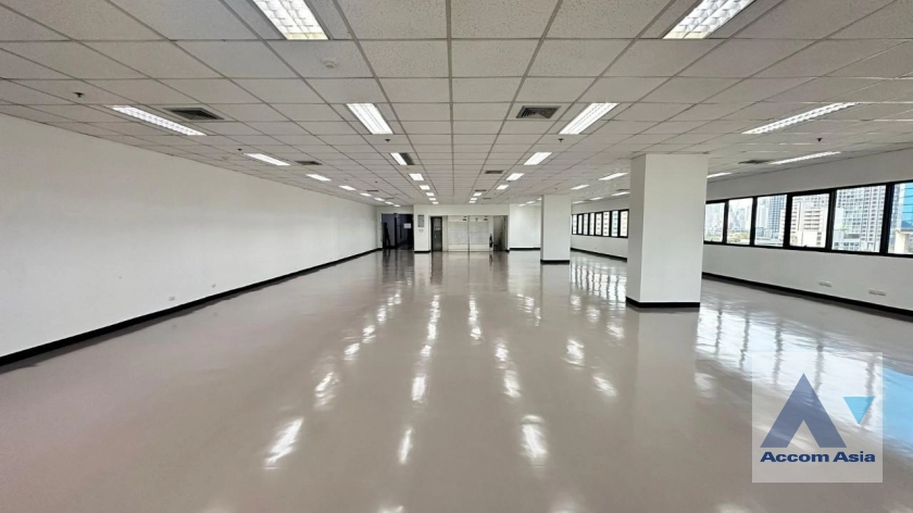 unit Office space For Rent in Sukhumvit, Bangkok  near BTS Ekkamai (AA39895)