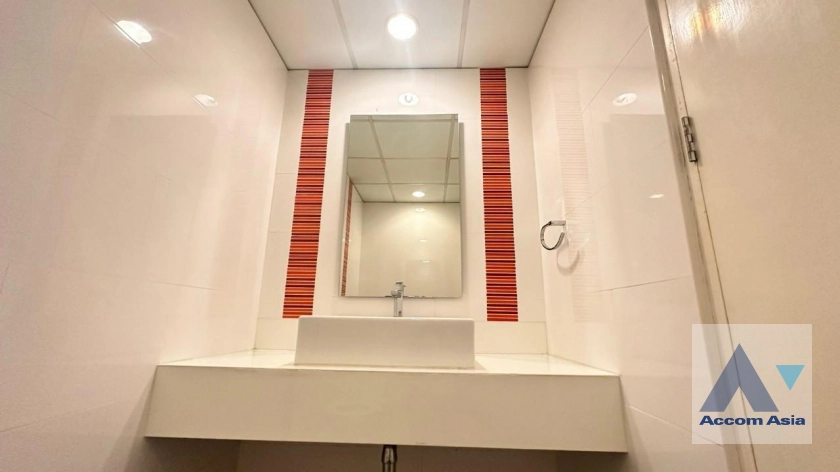 9  Office Space For Rent in Sukhumvit ,Bangkok BTS Ekkamai at Sorachai Building AA39895