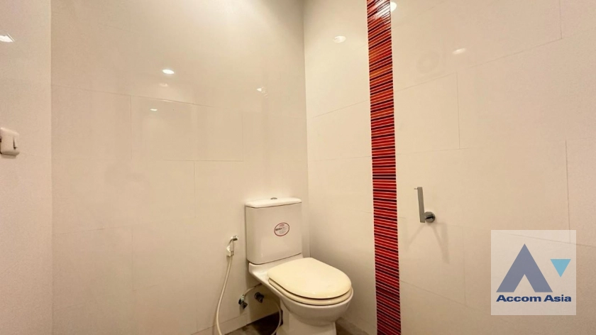 10  Office Space For Rent in Sukhumvit ,Bangkok BTS Ekkamai at Sorachai Building AA39895